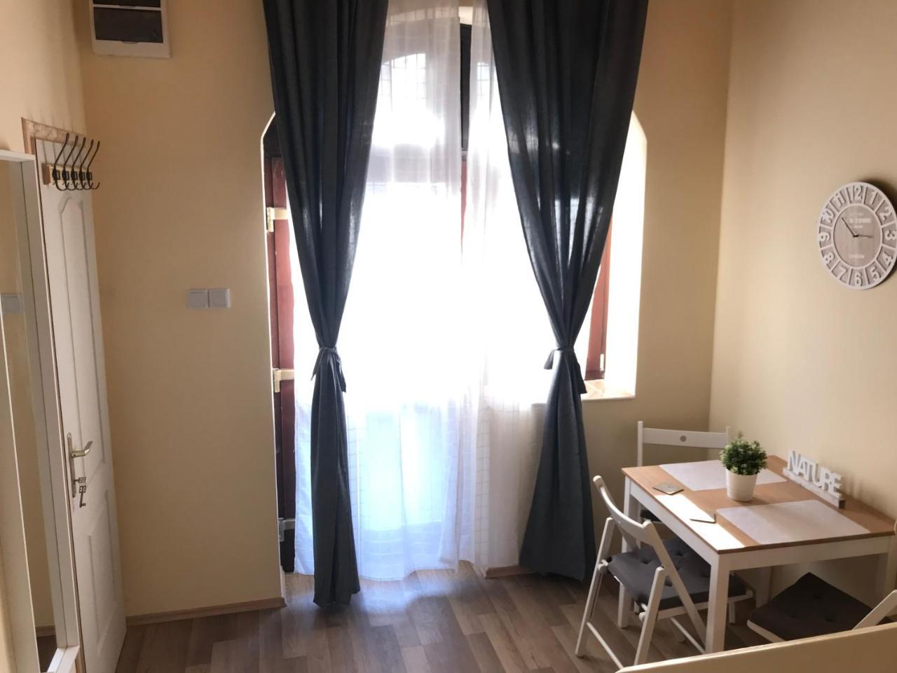 Black & White Apartments - White Eger Ngoại thất bức ảnh